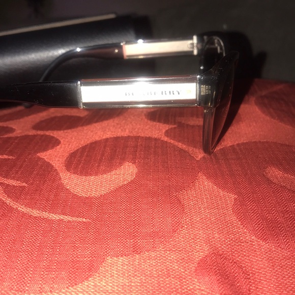 Sunglasses - Picture 3 of 4